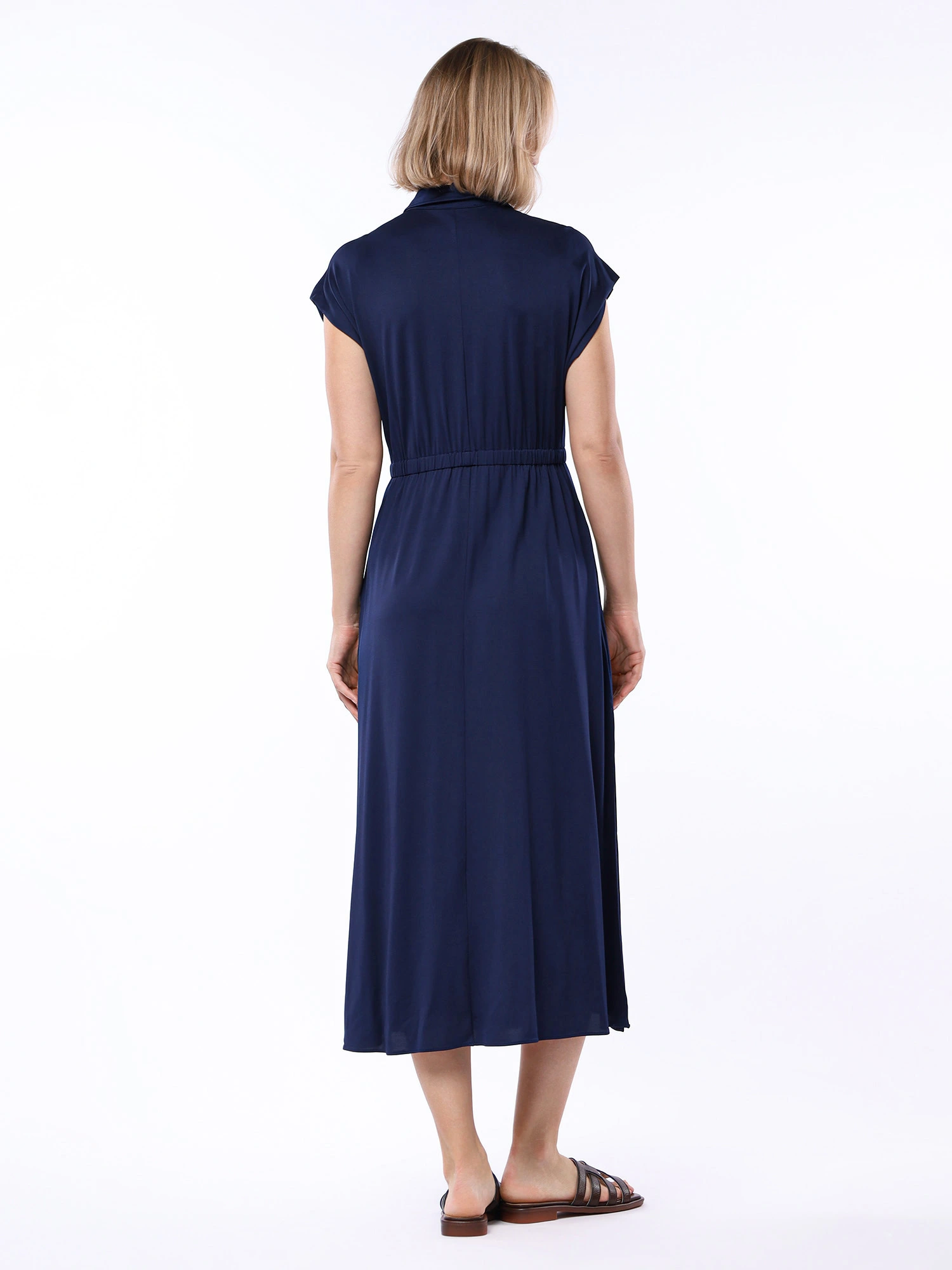 Платье из смесовой вискозы с боковыми разрезами